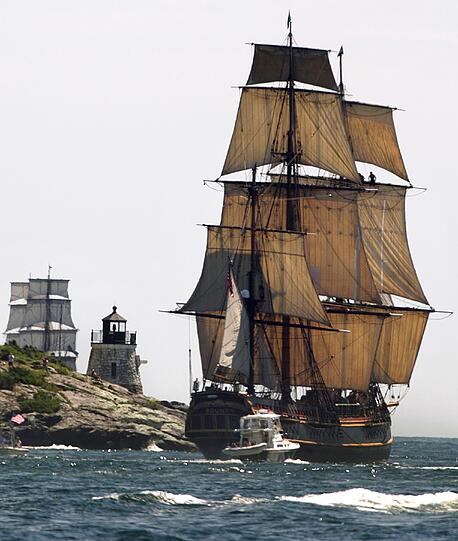 Bilder des legendären Dreimasters "Bounty": Das Filmschiff ist in Seenot geraten