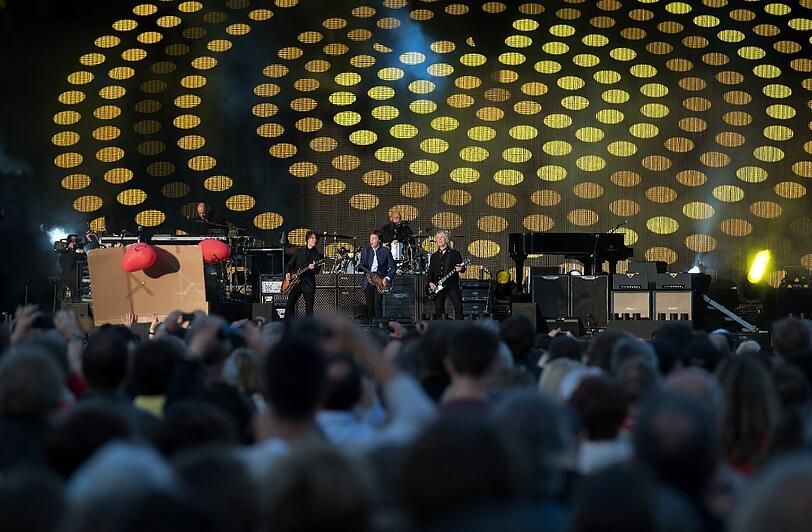 Paul McCartney spielte im Olympiastadion. Sehen Sie hier die besten Bilder vom Auftritt des 74-Jährigen.
