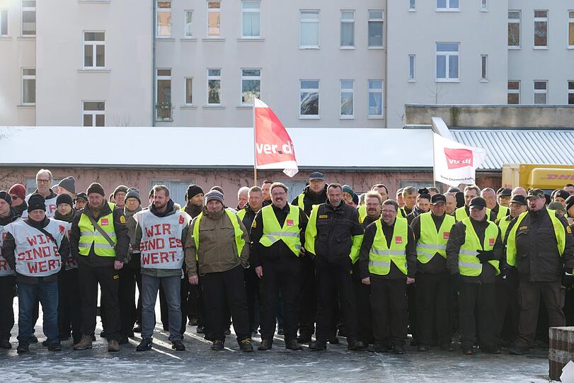 Auch in Leipzig versammelten sich Teilnehmer eines Warnstreiks der Geldtransport-Fahrer.