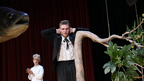 Lisa Wagner und Johannes Nussbaum in Yasmina Rezas "James Brown trug Lockenwickler"