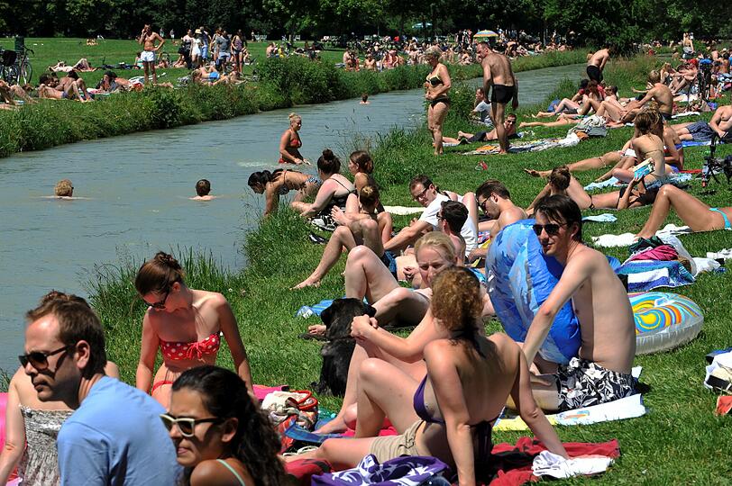 Biergarten, Eisbach, Isar, Gelateria - so genießt München die Hitzewelle.