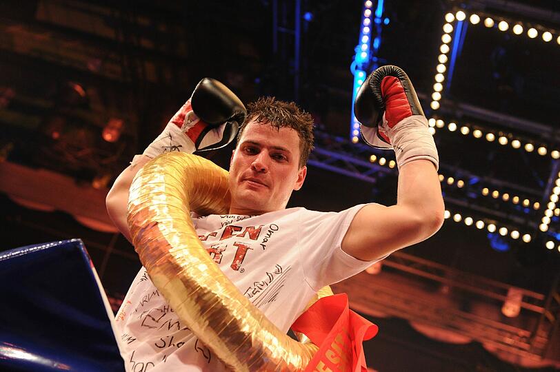 Sie gaben alles, schlugen sich mit K.O.-Hieben aus dem Ring - Die Bilder vom großen Sat.1-Promiboxen am Freitagabend.