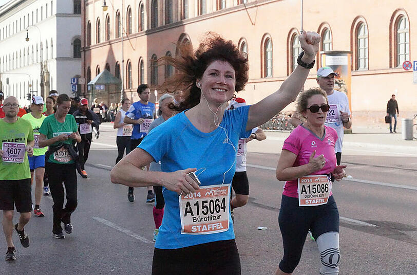 Rund 20.000 Teilnehmer waren am Sonntag beim München Marathon auf den Beinen. Die Bilder vom Marathon und Staffel-Lauf.