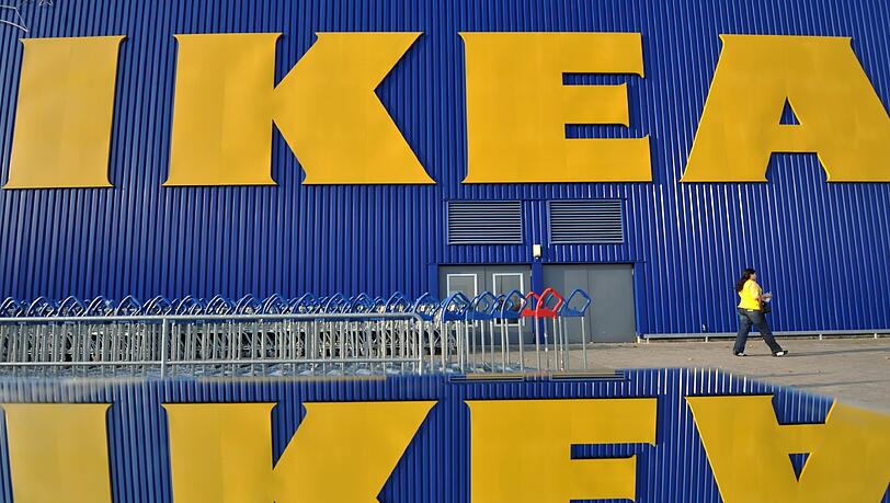 Insgesamt betreibt Ikea 330 Einrichtungshäuser in 28 Ländern. Darüber hinaus gibt es mehr als 40 Häuser, die von Franchise-Nehmern geleitet werden. Insgesamt betreibt Ikea 330 Einrichtungshäuser in 28 Ländern. Darüber hinaus gibt es mehr als 40 Häuser, die von Franchise-Nehmern geleitet werden.