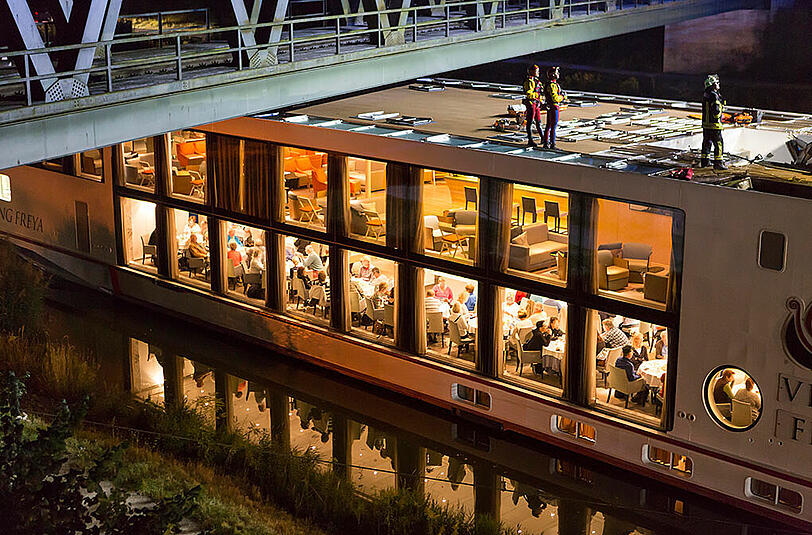 Schwere Havarie auf dem Main-Donau-Kanal bei Erlangen. Die Bilder.