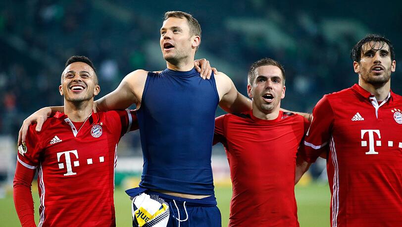 Unaufhaltsam in der Bundesliga, doch die heiße Phase kommt erst noch für die Bayern-Stars. Hier nach dem Erfolg gegen Mönchengladbach. Unaufhaltsam in der Bundesliga, doch die heiße Phase kommt erst noch für die Bayern-Stars. Hier nach dem Erfolg gegen Mönchengladbach.