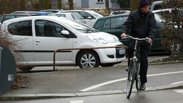 Autofahrer oder Radfahrer: Wen trifft die Schuld am Unfall in der Ottobrunner Straße? (Archilvbild) Autofahrer oder Radfahrer: Wen trifft die Schuld am Unfall in der Ottobrunner Straße? (Archilvbild)