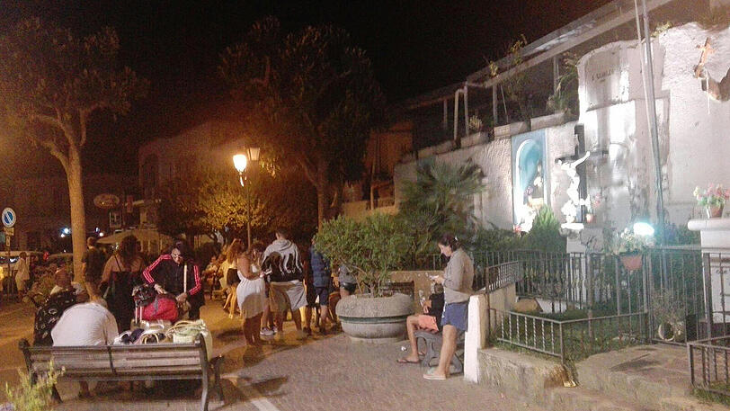 Das Erdbeben auf der Urlaubsinsel forderte mindestens zwei Menschenleben.