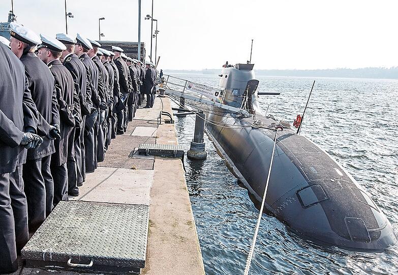 Die Bundeswehr hat nicht nur beim U-Boot U 35 erhebliche Schwierigkeiten, sondern auch beim Panzer "Leopard 2" und beim Eurofighter.