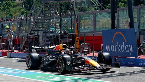 Der Niederländer Max Verstappen holt sich auch in Imola die Pole.