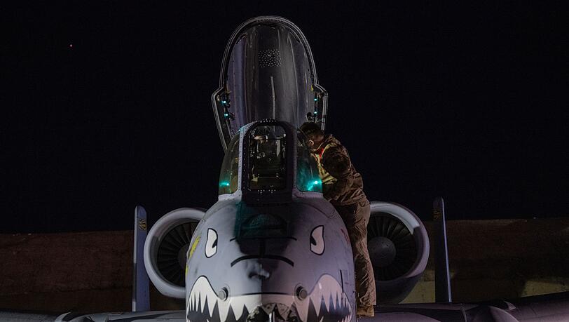 Auch ein Kampfjet vom Typ A-10, der an der Such- und Rettungsmission beteiligt war, st&uuml;rzte ab. (Archivbild)