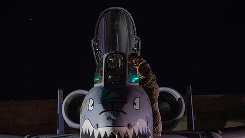 Auch ein Kampfjet vom Typ A-10, der an der Such- und Rettungsmission beteiligt war, st&uuml;rzte ab. (Archivbild)