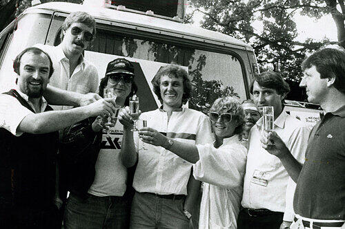 Jochen Dauer (4. v. l.) sonnte sich noch in den 90ern im Lichte Prominenter wie Handball-Legende Erhard Wunderlich (2. v. l.).