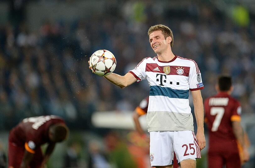 THOMAS MÜLLER NOTE 1
Zunächst Vorbereiter. Schöne Ablage auf Götze vor dem 2:0. Dann verwandelte er den Handelfmeter zum 5:0. Locker. Steht nun bei 23 Champions-League-Toren.