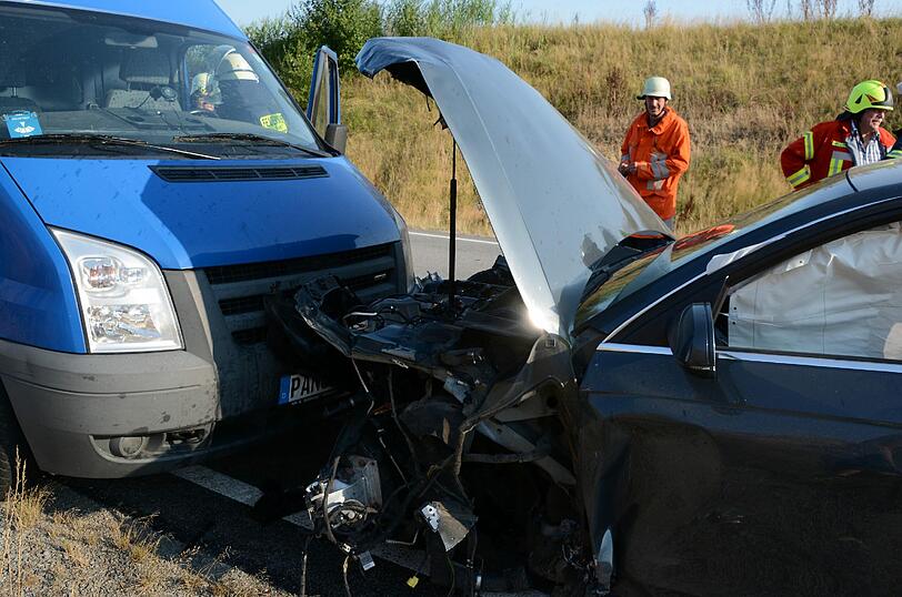 Vier Autos waren in den Unfall verwickelt. Die Bilder!