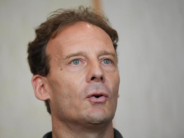 Alexander Falk, einer der Erben des gleichnamigen Stadtplan-Verlags, im Gerichtssaal.