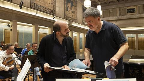 Kirill Gerstein (links) mit Alan Gilbert bei einer Probe mit dem BR-Symphonieorchester im Herkulessaal der Residenz.