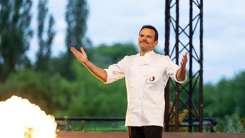 Wenn er zu "Grill den Henssler" ruft, kommen nicht nur die Promis zum Grillen, sondern auch die Koch-Kollegen. Aber nicht jeder will sich von Steffen Henssler abkochen lassen. Wenn er zu "Grill den Henssler" ruft, kommen nicht nur die Promis zum Grillen, sondern auch die Koch-Kollegen. Aber nicht jeder will sich von Steffen Henssler abkochen lassen.