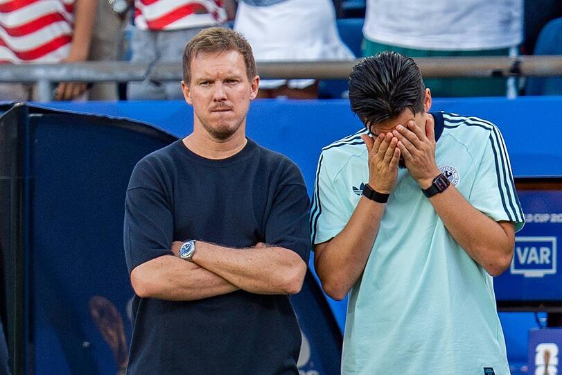 War&rsquo;s das jetzt? Wenn Julian Nagelsmanns sein Amt verlieren sollte, ist wahrscheinlich auch sein Co Benjamin Gl&uuml;ck (r.) seinen Posten beim DFB los.