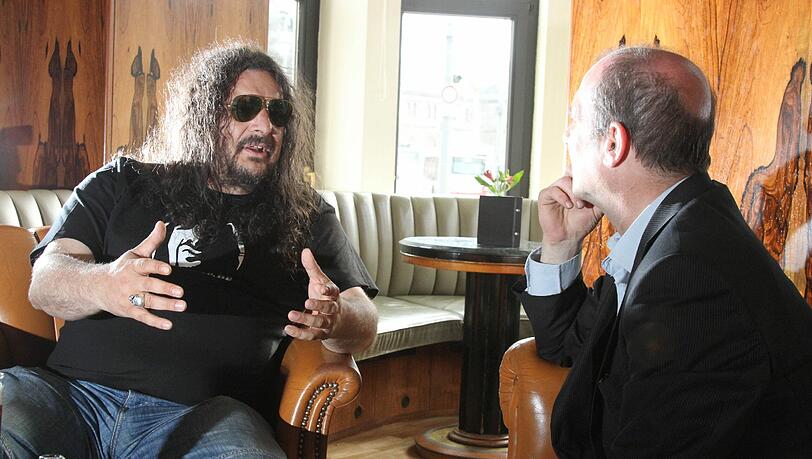 Mit AZ-Reporter Helmut Reister plauderte er über sein Intim-Leben, Heavy Metal und den Schlüssel zum Erfolg. Mit AZ-Reporter Helmut Reister plauderte er über sein Intim-Leben, Heavy Metal und den Schlüssel zum Erfolg.
