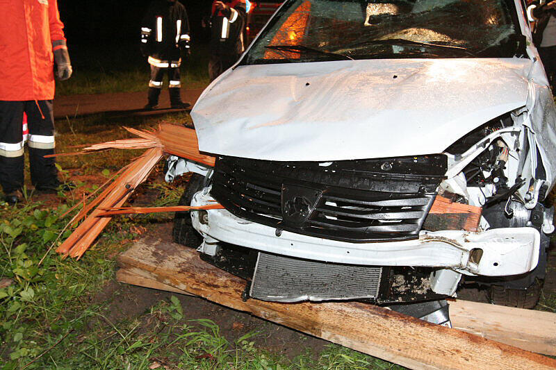 Schlimmer Unfall: Ein Mann fährt in die Priem und stirbt.