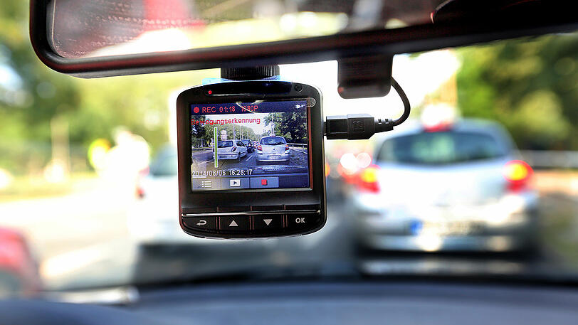 Paukenschlag! Das BGH urteilt, dass Dashcams für Beweise teilweise zugelassen sind.