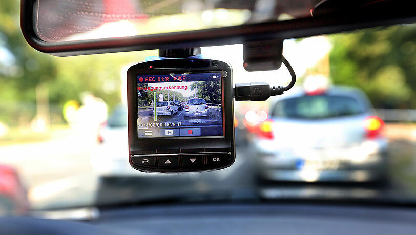 Paukenschlag! Das BGH urteilt, dass Dashcams für Beweise teilweise zugelassen sind. Paukenschlag! Das BGH urteilt, dass Dashcams für Beweise teilweise zugelassen sind.