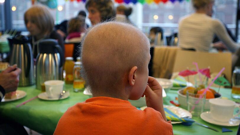 Rund 160.000 Euro wurden für eine Kinderkrebshilfe im Landkreis Augsburg gespendet - einen Großteil davon soll das Ehepaar behalten haben. (Symbolbild)