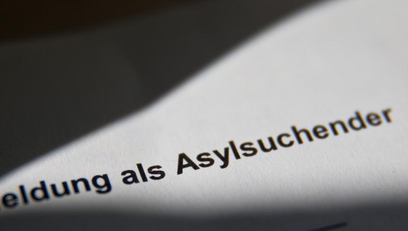 Mit Hilfe eines "Werkstattgesprächs" möchte die CDU den internen Streit über die Flüchtlingspolitik von Kanzerlin Merkel beilegen. Mit Hilfe eines "Werkstattgesprächs" möchte die CDU den internen Streit über die Flüchtlingspolitik von Kanzerlin Merkel beilegen.