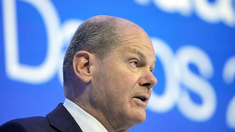Bundeskanzler Olaf Scholz steht in der Frage nach Kampfpanzer-Lieferungen weiter unter Druck.
