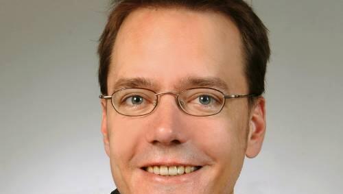 Dr. Jan-Hinrik Schmidt kennt sich im Web bestens aus. Dr. Jan-Hinrik Schmidt kennt sich im Web bestens aus.