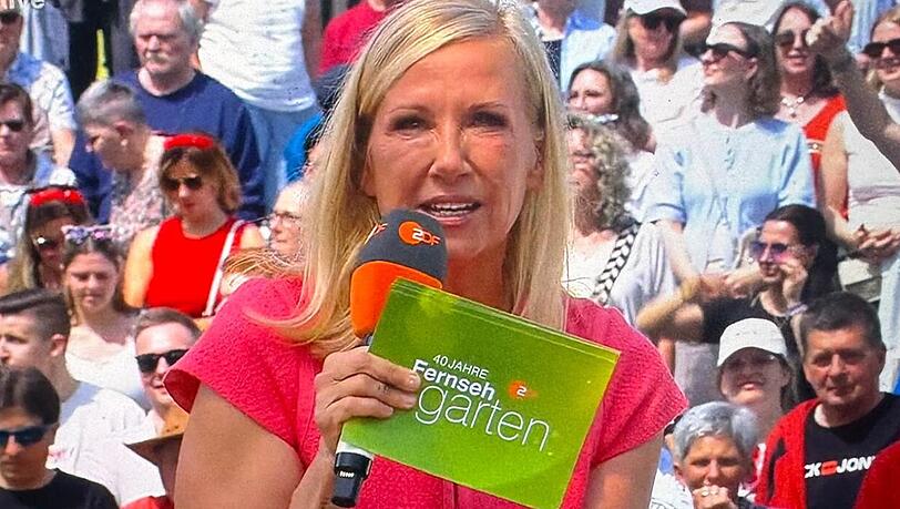 Andrea Kiewel begr&uuml;&szlig;t die Zuschauer zum Start in die "Fernsehgarten"-Saison 2026.