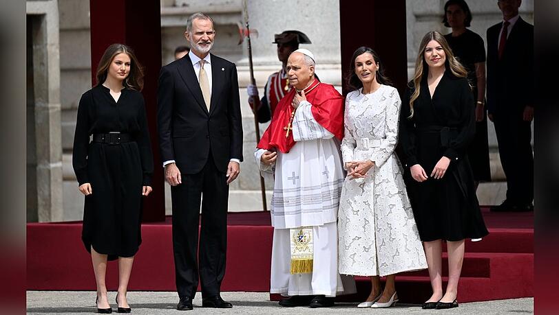 Der Papst wurde in Spanien von der Königsfamilie empfangen. Der Papst wurde in Spanien von der Königsfamilie empfangen.