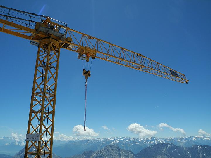 Mit dem Bauarbeiten für die neue Seilbahn auf der Zugspitze liegt man voll im Plan. Weihnachten 2017 soll eröffnet werden.