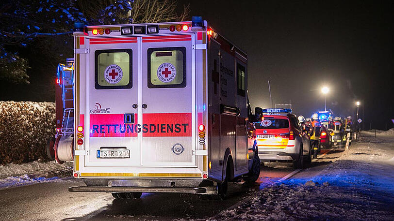 Eine schwangere Frau wurde beim Zusammenprall ihres Autos mit dem eines Opel-Fahrers verletzt.