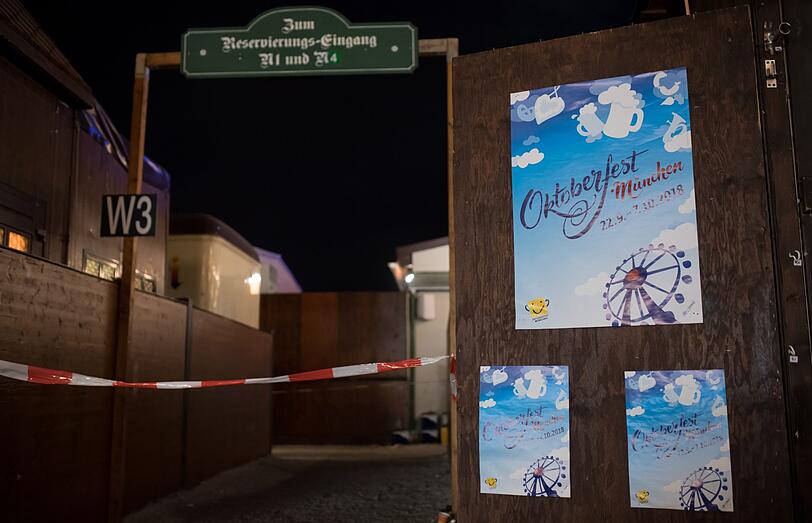 Bei einem Streit auf dem Münchner Oktoberfest ist ein Mann tödlich verletzt worden. Die Fahndung nach dem Täter läuft. Die Polizei sucht Zeugen, die den Streit im Augustiner-Zelt beobachtet haben.