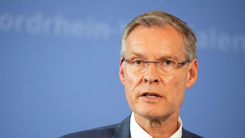 "Ich freue mich für die Bürgerinnen und Bürger im Kreis, wir haben jetzt wieder ein Stück mehr Freiheit", sagt Sven-Georg Adenauer. "Ich freue mich für die Bürgerinnen und Bürger im Kreis, wir haben jetzt wieder ein Stück mehr Freiheit", sagt Sven-Georg Adenauer.