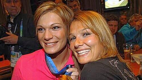 Goldige Madeln: Olympiasiegerin Maria Riesch (l.) mit ihrer Freundin, der ehemaligen Schwimm-Queen Franziska van Almsick. Goldige Madeln: Olympiasiegerin Maria Riesch (l.) mit ihrer Freundin, der ehemaligen Schwimm-Queen Franziska van Almsick.