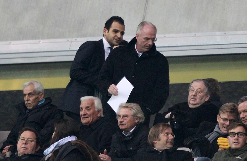 Sven-Göran Eriksson nimmt auf der Tribüne der Allianz Arena Platz, sieht das Spiel des TSV 1860 München gegen Paderborn