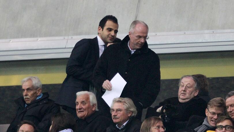 Sven-Göran Eriksson nimmt auf der Tribüne der Allianz Arena Platz, sieht das Spiel des TSV 1860 München gegen Paderborn Sven-Göran Eriksson nimmt auf der Tribüne der Allianz Arena Platz, sieht das Spiel des TSV 1860 München gegen Paderborn