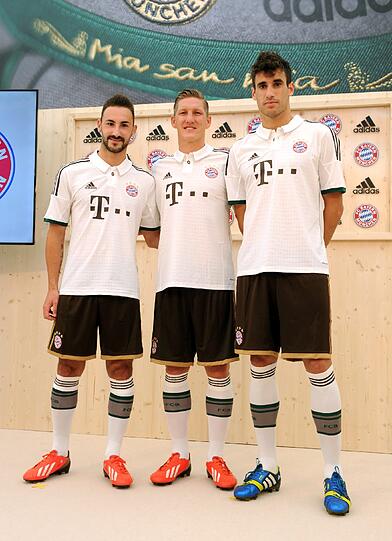 Das neue Wiesn-Trikot des FC Bayern für das Oktoberfest 2013: Die Bilder von der offiziellen Präsentation