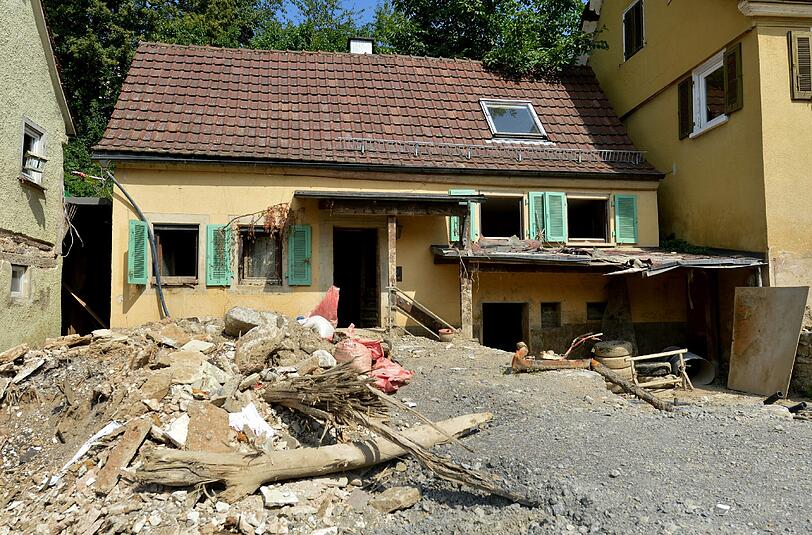 Der Schutt vor manchen Häusern ist noch nicht weg.
