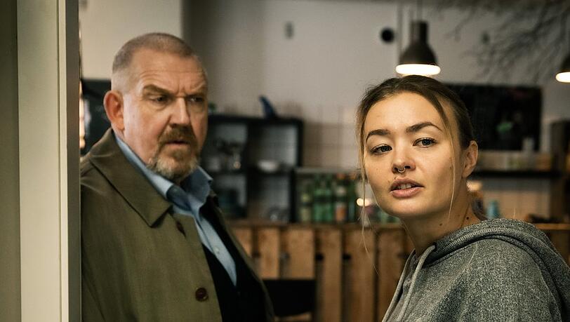 "Tatort: Diesmal ist es anders": Larissa Krüger (Katja Hutko) ist über Kommissar Freddy Schenks (Dietmar Bär) Besuch nicht begeistert .