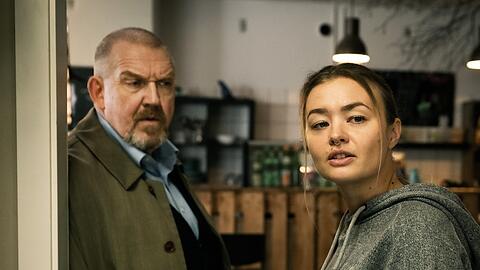 "Tatort: Diesmal ist es anders": Larissa Krüger (Katja Hutko) ist über Kommissar Freddy Schenks (Dietmar Bär) Besuch nicht begeistert .