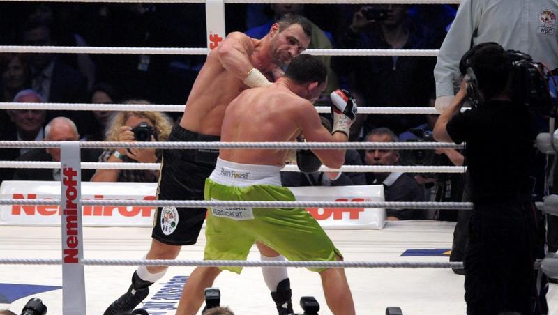 Da hat es Bumms gemacht: Vitali Klitschko (l.) verprügelt Albert Sosnowski.