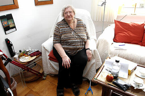 Gefangen in der eigenen Wohnung: Rentnerin Leonore Kasberger (83).