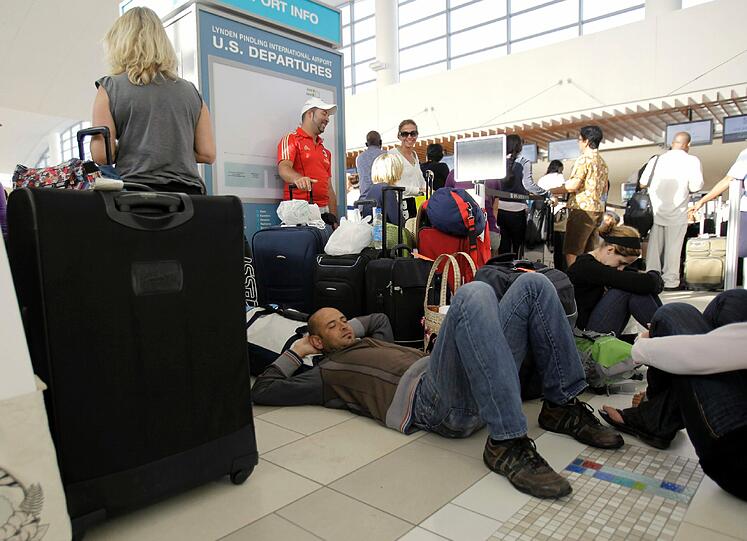 Der Flughafen in Nassau wurde wegen dem Hurrikan gesperrt. Hier warten Fluggäste auf ihre Rückreise nach Rom.