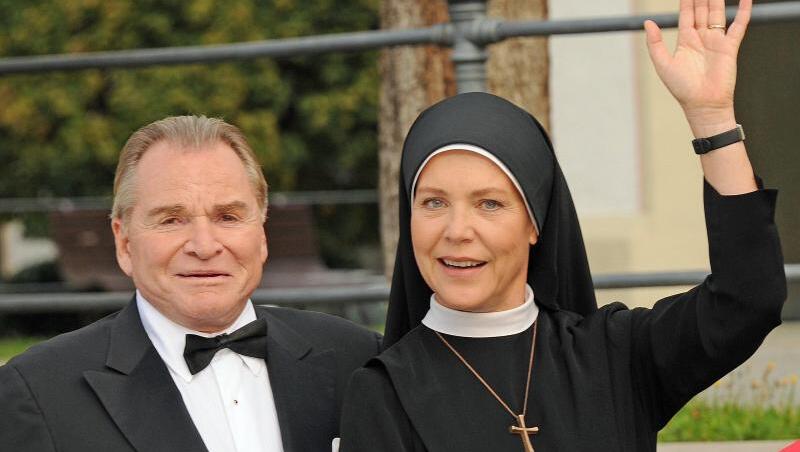 Die Schauspieler Fritz Wepper und Janina Hartwig. Foto: Ursula Düren/dpa/Archivbild Die Schauspieler Fritz Wepper und Janina Hartwig. Foto: Ursula Düren/dpa/Archivbild