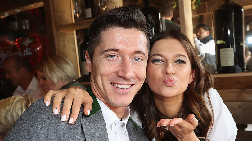 Robert Lewandowski (li.) und seine Frau Anna Lewandowska (re.).
