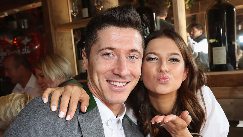Robert Lewandowski (li.) und seine Frau Anna Lewandowska (re.). Robert Lewandowski (li.) und seine Frau Anna Lewandowska (re.).
